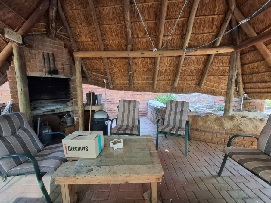 6 Bedroom Property for Sale in Uitsig Free State